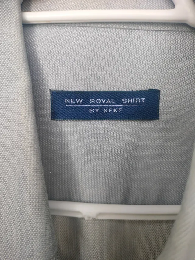 Camisa gris de vestir para hombre