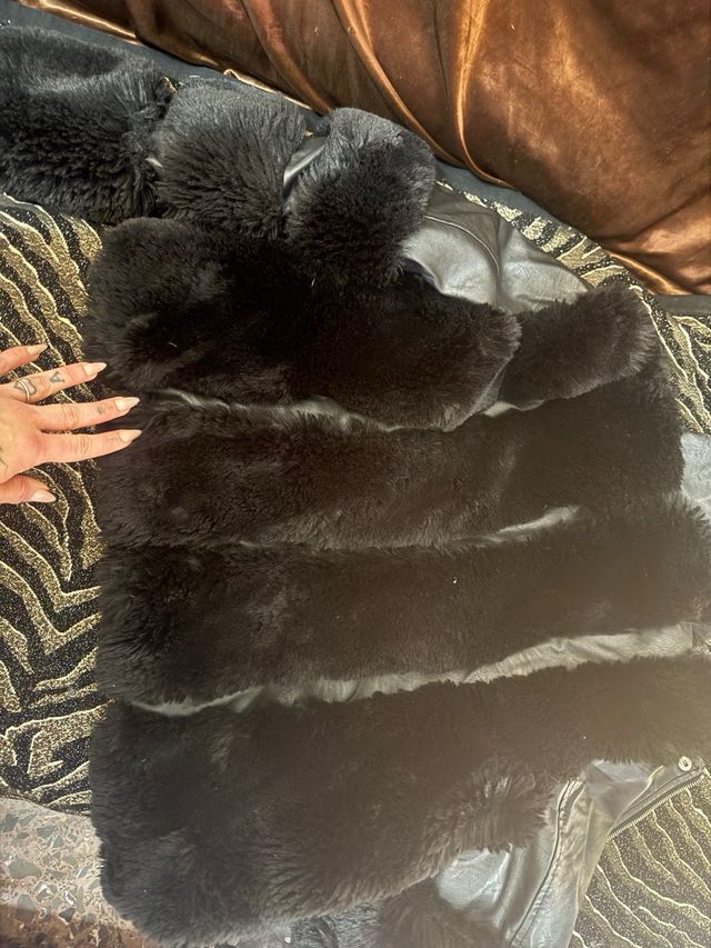 Abrigo Pelo y Polipiel con Cinturón Negro