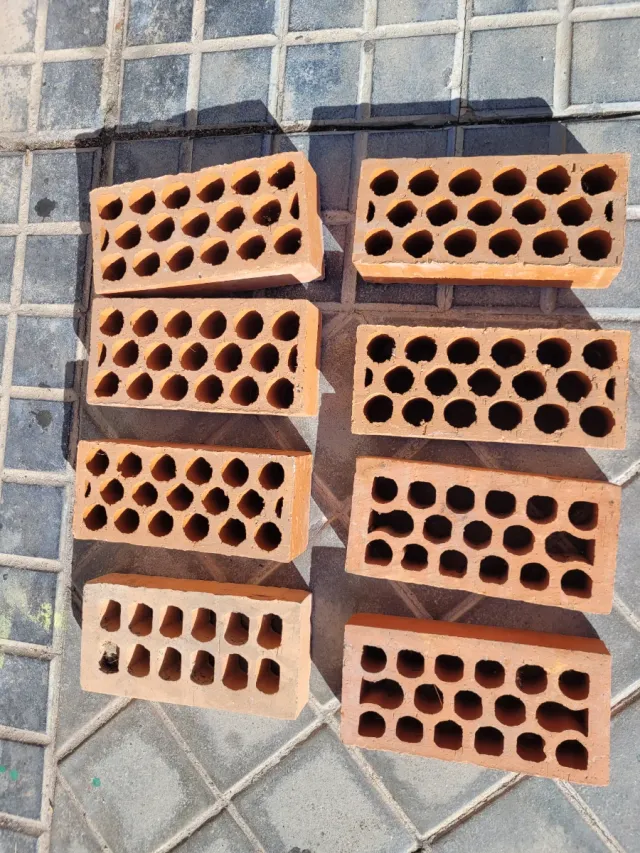 Lote 8 ladrillos (5 grandes, 3 pequeños)