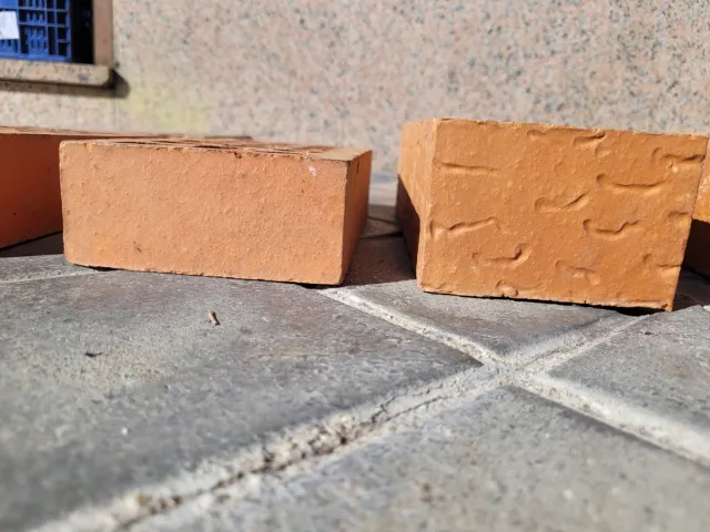 Lote 8 ladrillos (5 grandes, 3 pequeños)