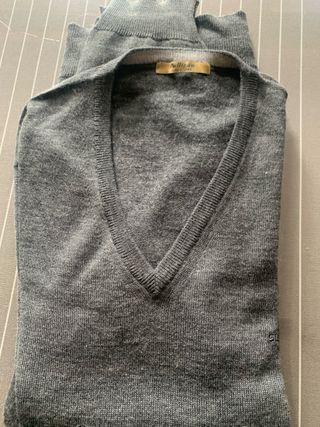 Jersey Pulligan cuello pico gris