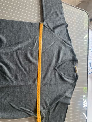 Jersey Pulligan cuello pico gris