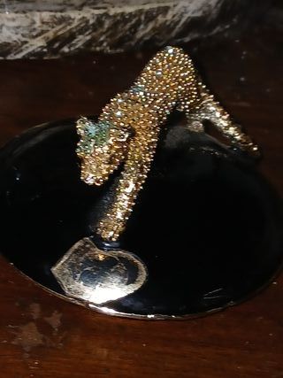 Antigua joya leopardo con pedrería