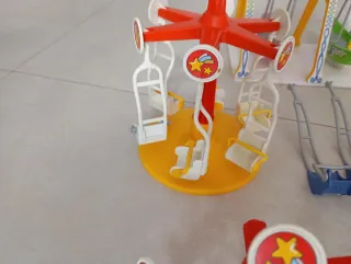 Carosello e altalene Playmobil. Set completo di attrazioni da fiera Playmobil.