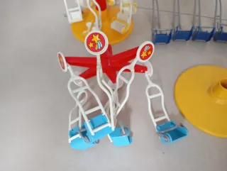 Carosello e altalene Playmobil. Set completo di attrazioni da fiera Playmobil.