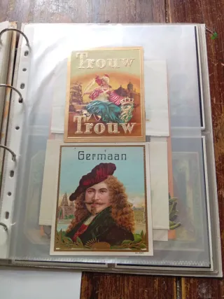 40 cartoline postali, 63 etichette di liquori, 24 etichette di tabacco