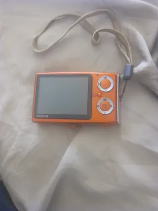 Cámara Fujifilm Naranja le falta el cargador