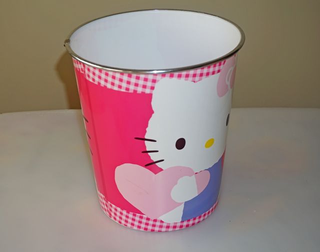 Papelera de Hello Kitty
