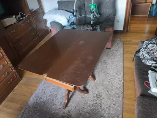 Mesa antigua extensible de madera