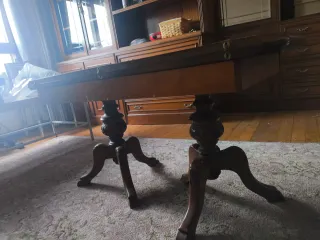 Mesa antigua extensible de madera