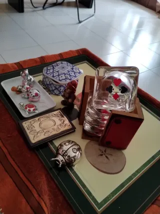 Lotto soprammobili, posaceneri, scatolina