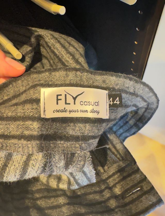 Pantalones de lana grises con rayas