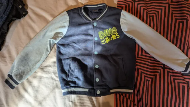 Chaqueta 4-5 años y sudadera Hot wheels y Avengers