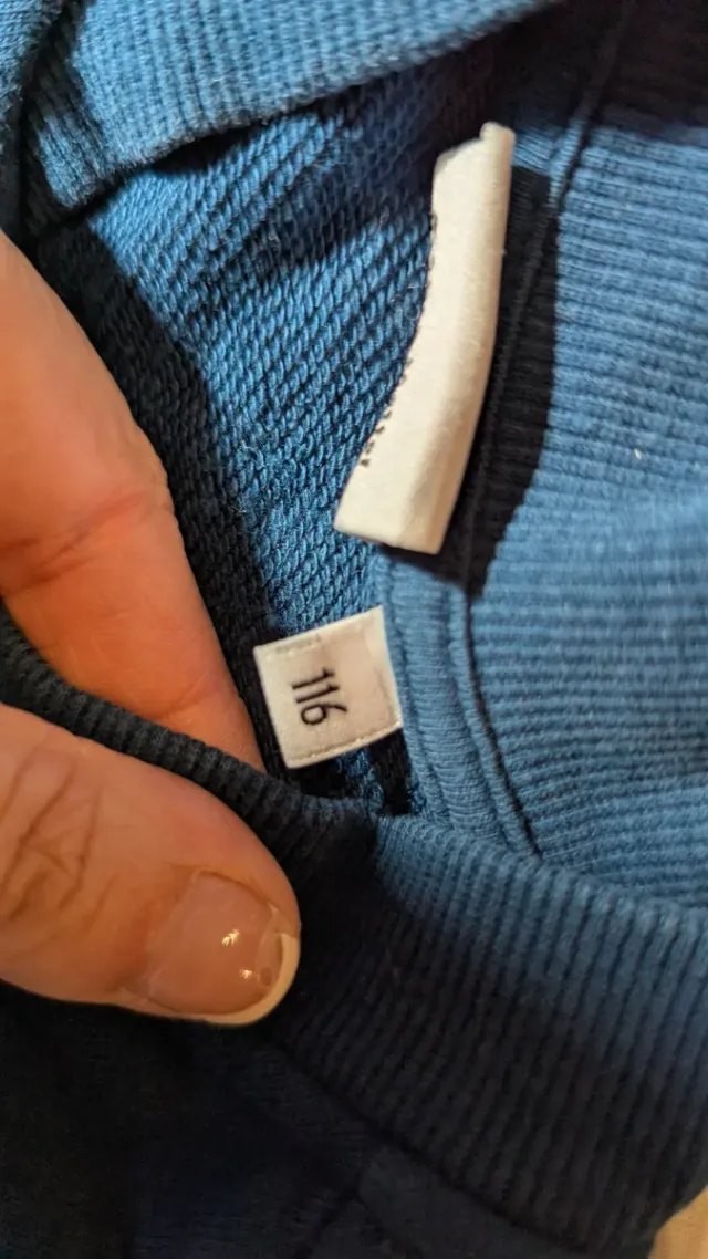 Chaqueta 4-5 años y sudadera Hot wheels y Avengers