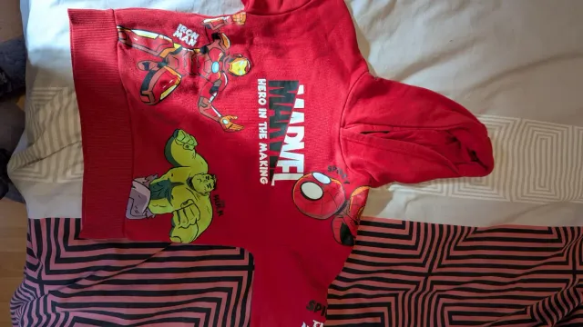 Chaqueta 4-5 años y sudadera Hot wheels y Avengers