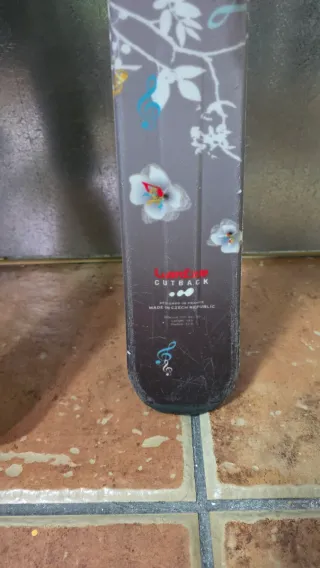 Esquís 154 cm con fijaciones