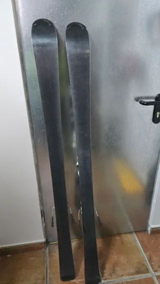 Esquís 154 cm con fijaciones