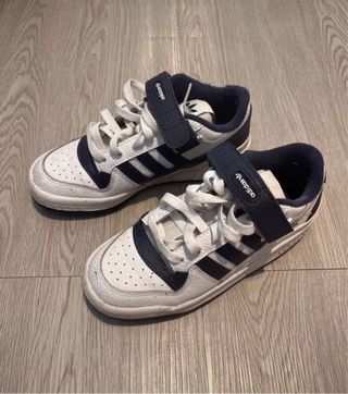 Zapatillas Adidas Forum Blancas y Azul Marino