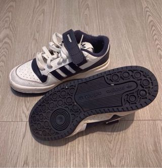 Zapatillas Adidas Forum Blancas y Azul Marino