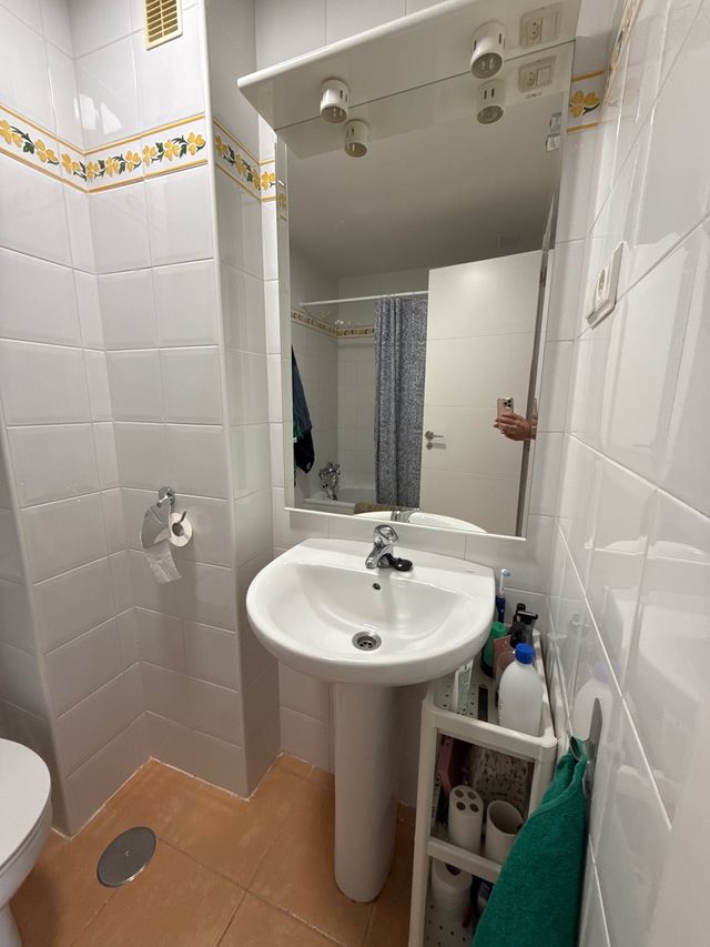 Baño completo con accesorios