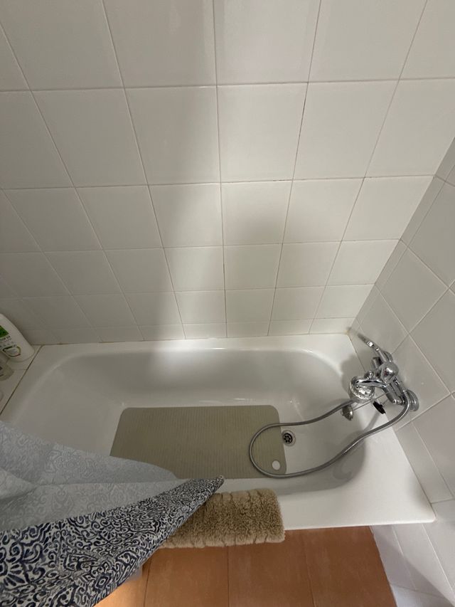 Baño completo con accesorios