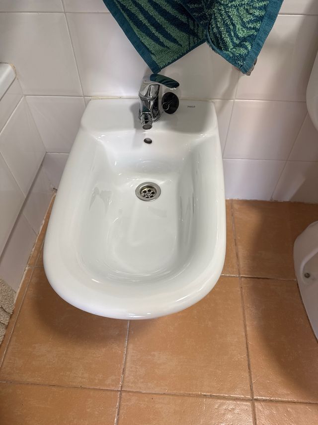 Baño completo con accesorios