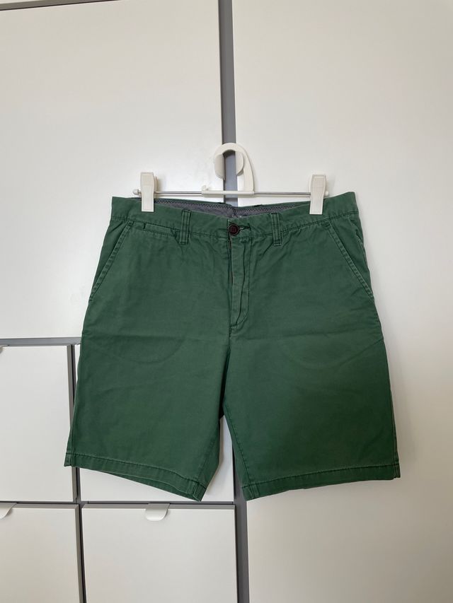 Bermudas verdes hombre