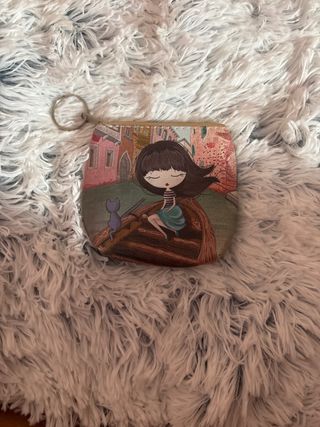 Monedero con dibujo de chica y gato