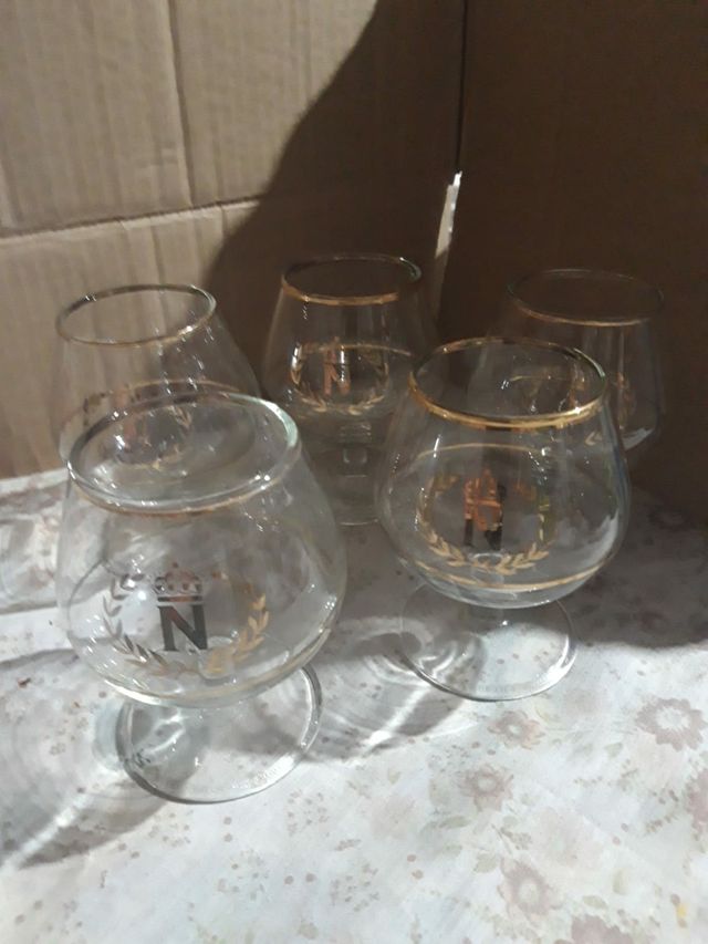 Calice di brandy con bordo dorato. Napoleone ne ho 5
