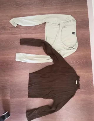 Tops manga larga marrones y verdes