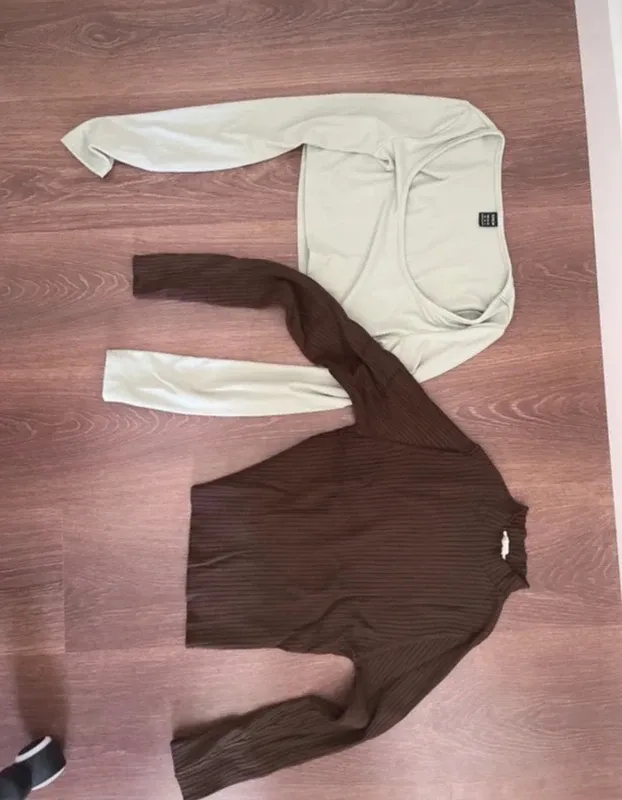 Tops manga larga marrones y verdes