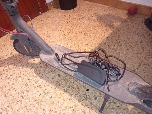 Patinete Xiaomi con cargador (no enciende)