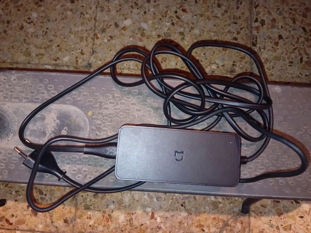 Patinete Xiaomi con cargador (no enciende)