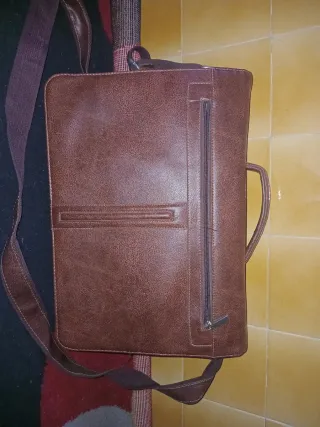 Maletín de cuero marrón