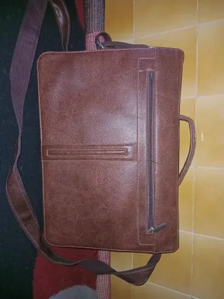 Maletín de cuero marrón