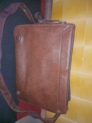 Maletín de cuero marrón