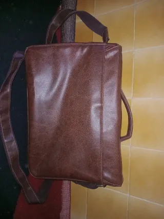 Maletín de cuero marrón