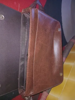 Maletín de cuero marrón