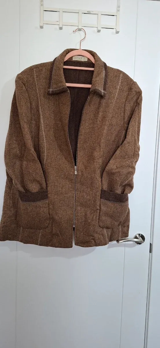 Abrigo Atian mujer marrón cremallera