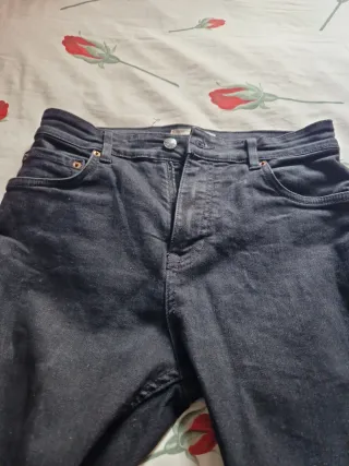 Pantalón vaquero largo negro