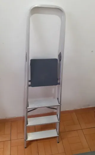 Escalera aluminio TRYUN 150 kg. Precio Negociable.