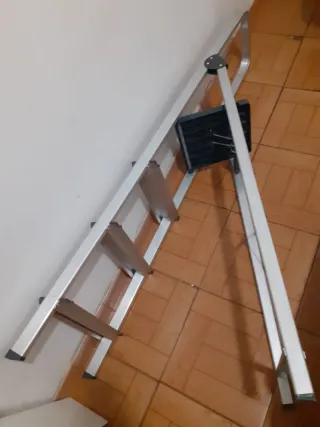 Escalera aluminio TRYUN 150 kg. Precio Negociable.