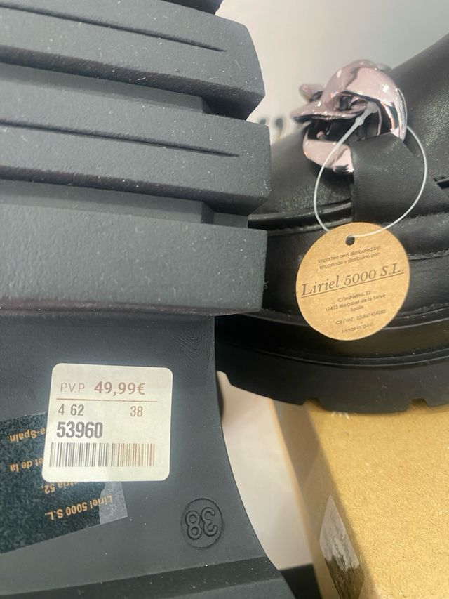 Mocasines negros T-40 nuevos con etiqueta