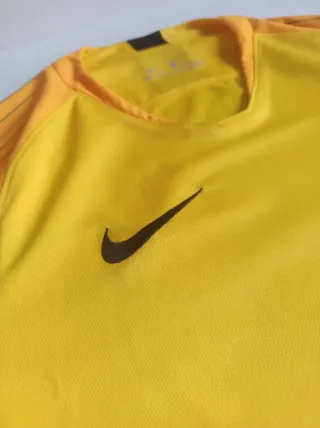 Camiseta Nike Amarilla