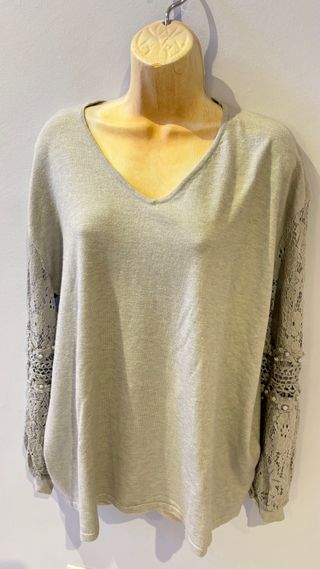 Chaleco de punto gris con encaje,