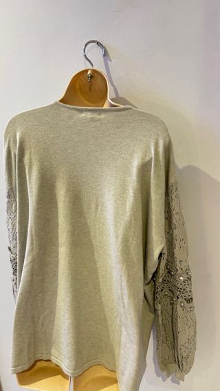 Chaleco de punto gris con encaje,