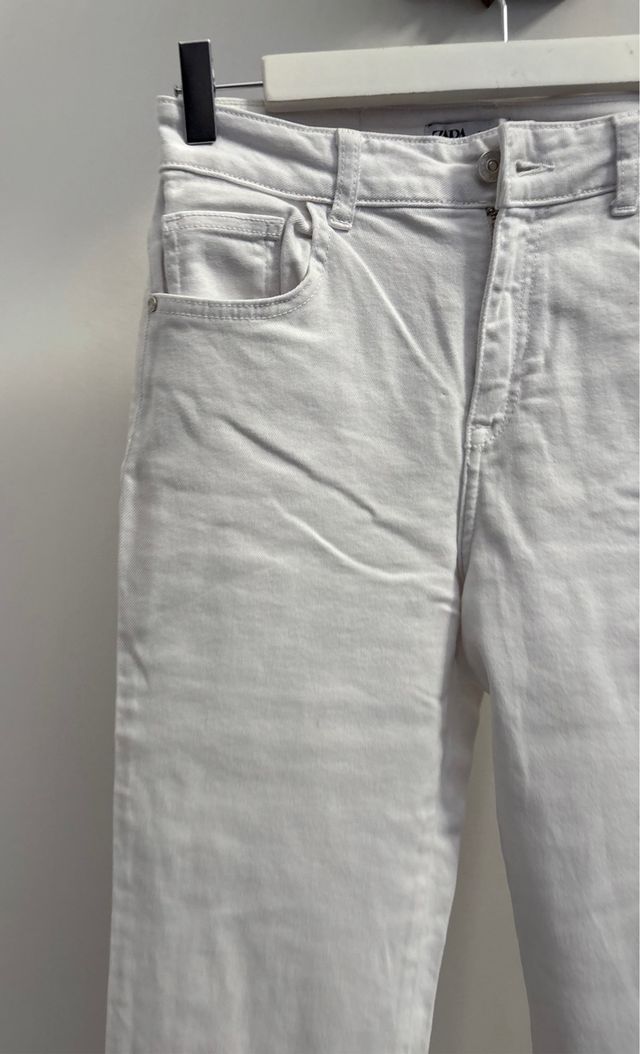 Zara Jeans Blancos Acampanados