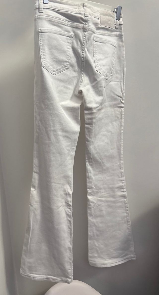 Zara Jeans Blancos Acampanados
