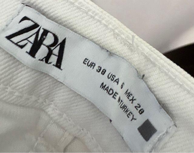 Zara Jeans Blancos Acampanados