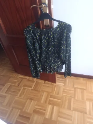 Blusa Desigual floral negra y amarilla